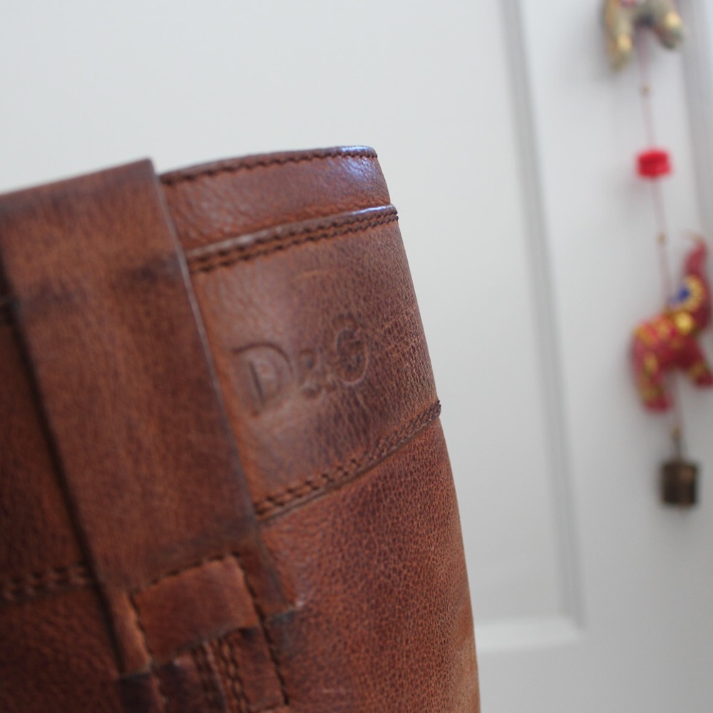 🌟SOLD🌟 D&G Brown Leather Western Boots - Picture 4 of 6